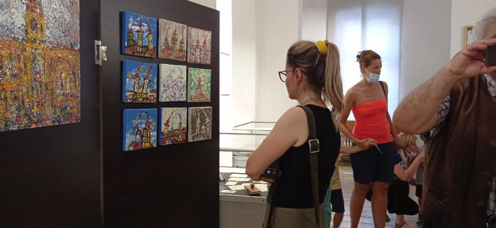 Otvorena izložba slika „Nebo nad Sremskim Karlovcima“ Uglješe Colića