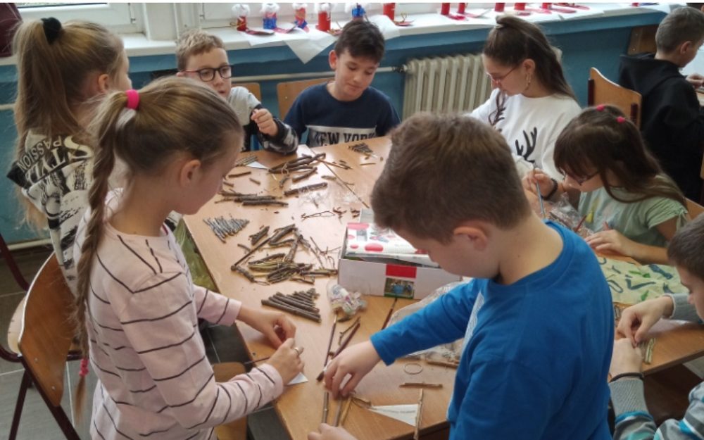 Igraonica „Može sneg da veje, rukavica mi prste greje“